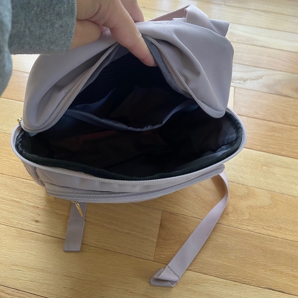 Open Story Backpack - Picture 2 of 4